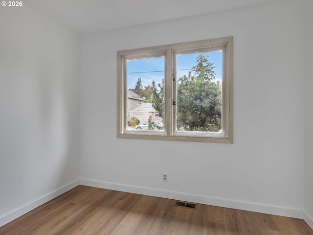 7626 Se CARLTON St, Portland, OR 97206