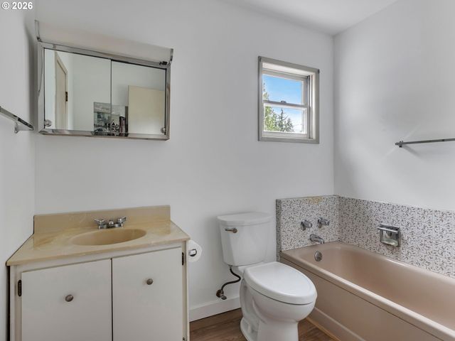 7626 Se CARLTON St, Portland, OR 97206