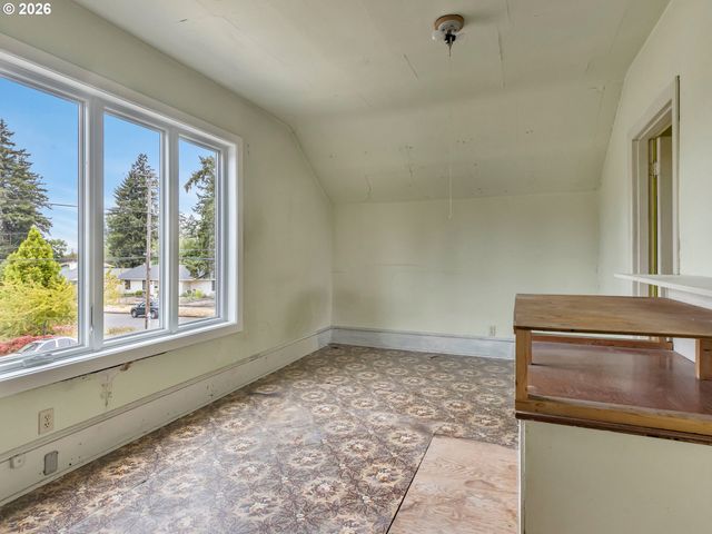 7626 Se CARLTON St, Portland, OR 97206