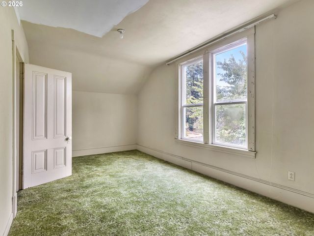 7626 Se CARLTON St, Portland, OR 97206