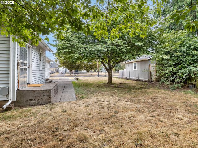 7626 Se CARLTON St, Portland, OR 97206