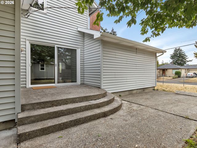 7626 Se CARLTON St, Portland, OR 97206