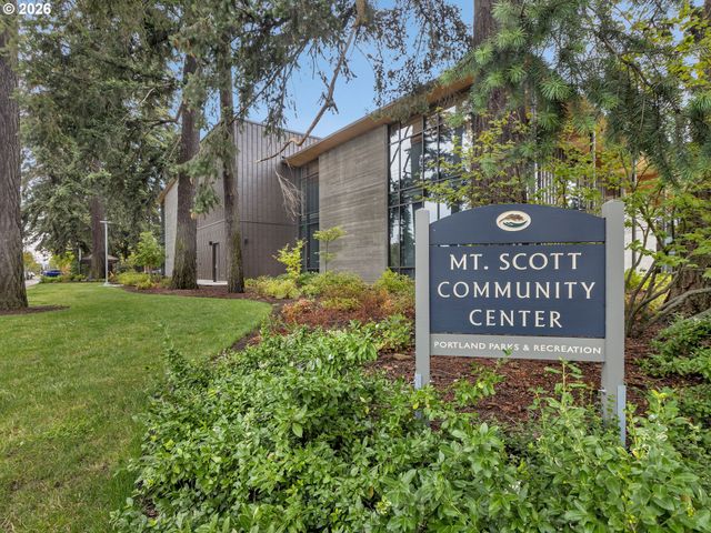 7626 Se CARLTON St, Portland, OR 97206