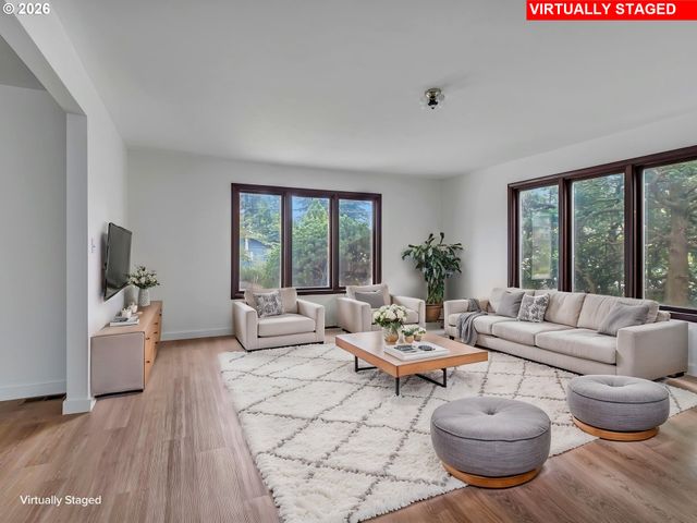 7626 Se CARLTON St, Portland, OR 97206