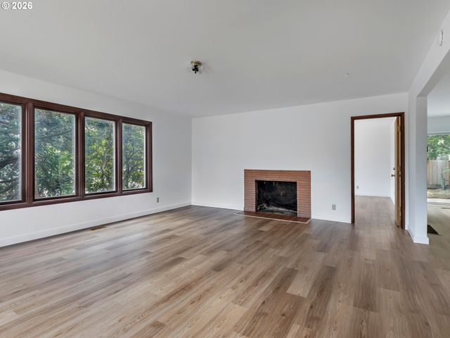 7626 Se CARLTON St, Portland, OR 97206