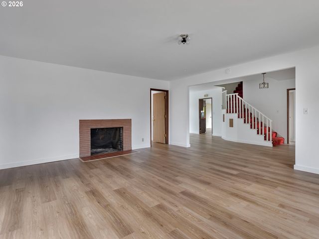 7626 Se CARLTON St, Portland, OR 97206