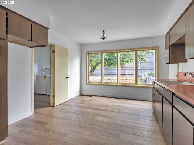 7626 Se CARLTON St, Portland, OR 97206