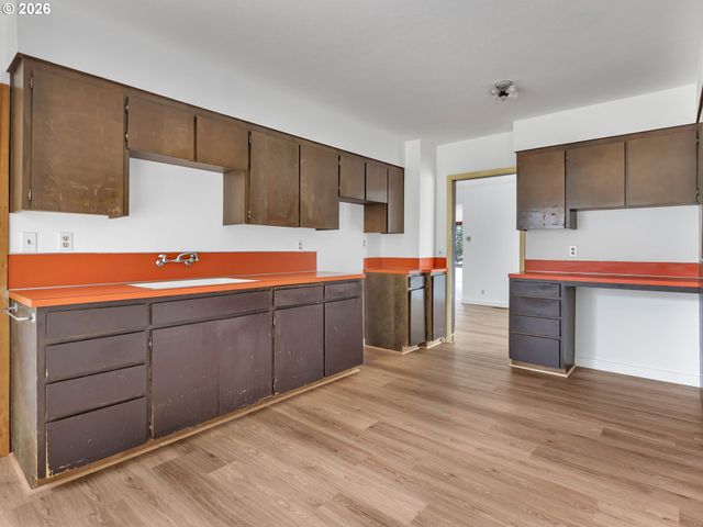 7626 Se CARLTON St, Portland, OR 97206