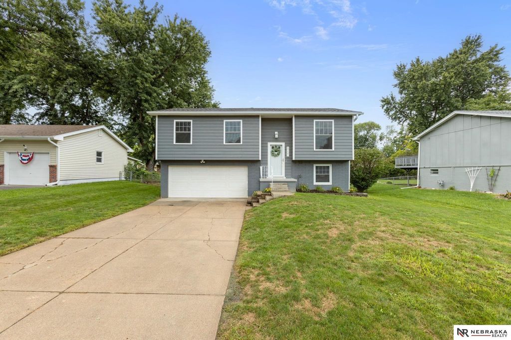 8721 Browne Street, Omaha, NE 68134