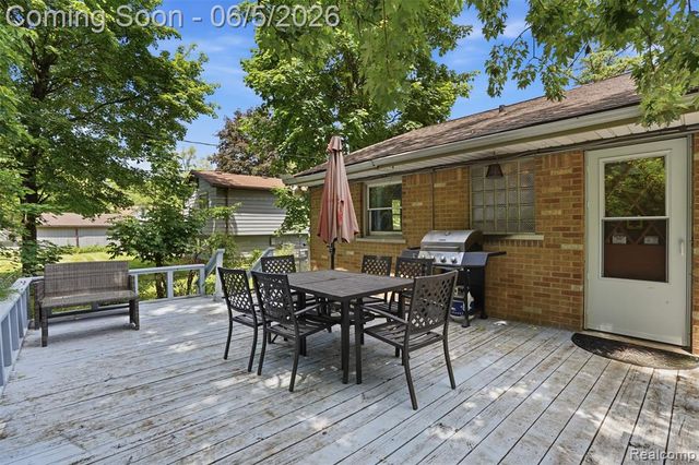 21001 Negaunee Street, Southfield, MI 48033