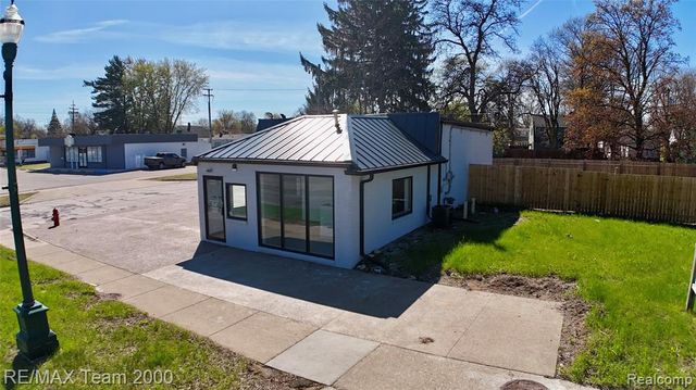 4438 S Wayne Road, Wayne, MI 48184