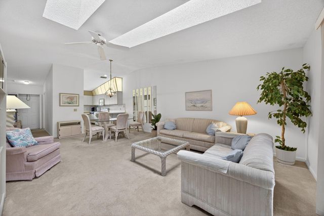 8323 SE Croft Circle N9, Hobe Sound, FL 33455