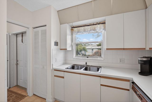 8323 SE Croft Circle N9, Hobe Sound, FL 33455