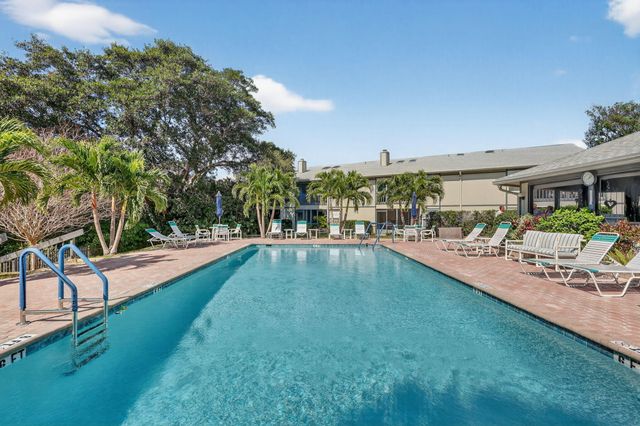 8323 SE Croft Circle N9, Hobe Sound, FL 33455