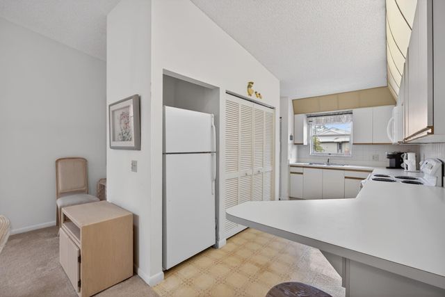 8323 SE Croft Circle N9, Hobe Sound, FL 33455