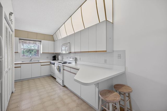 8323 SE Croft Circle N9, Hobe Sound, FL 33455