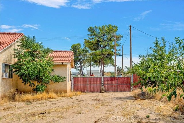 8760 Del Rosa Road, Phelan, CA 92371
