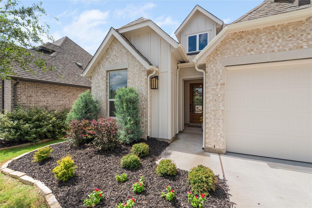 294 Kimble Creek LOOP, Kyle, TX 78640