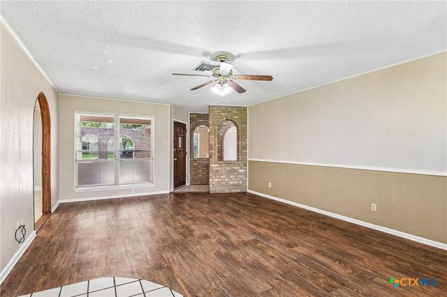 1641 Driftwood Drive, Seguin, TX 78155
