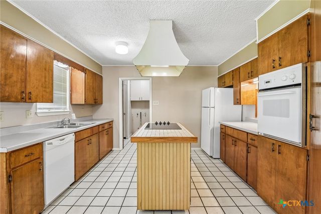 1641 Driftwood Drive, Seguin, TX 78155