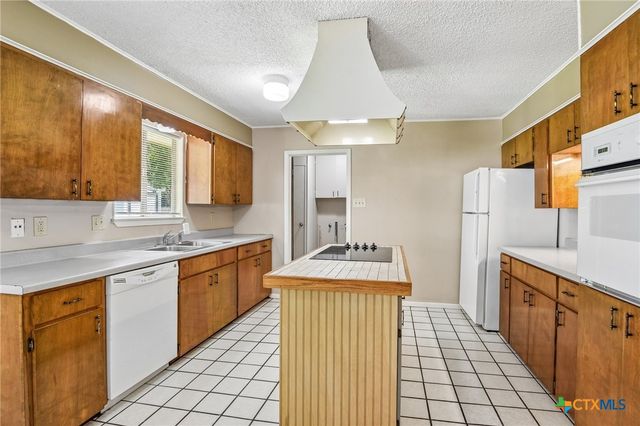 1641 Driftwood Drive, Seguin, TX 78155