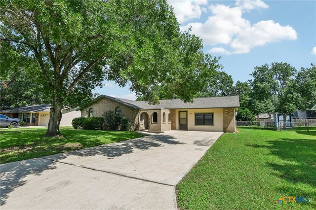 1641 Driftwood Drive, Seguin, TX 78155