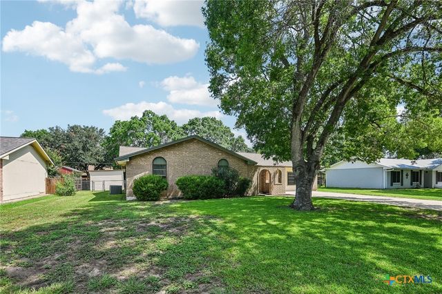 1641 Driftwood Drive, Seguin, TX 78155