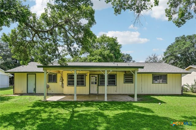 1641 Driftwood Drive, Seguin, TX 78155