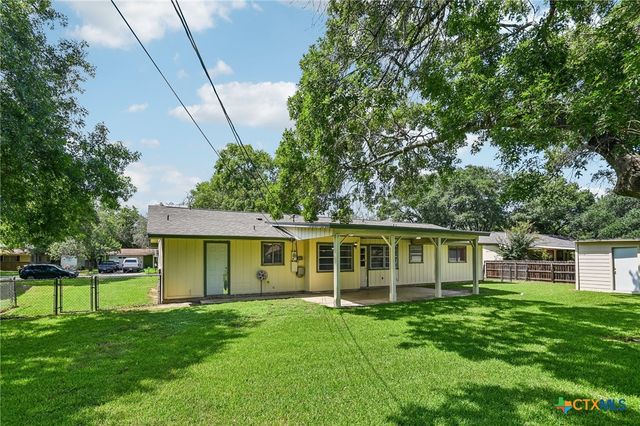 1641 Driftwood Drive, Seguin, TX 78155
