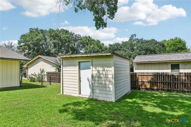 1641 Driftwood Drive, Seguin, TX 78155
