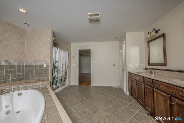 19 High Street, Middlefield, CT 06455