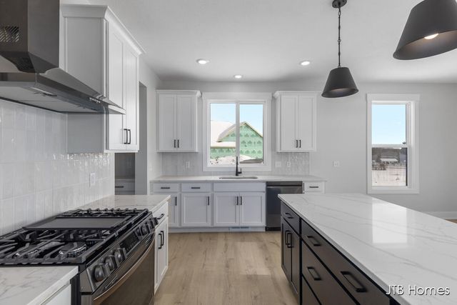 8318 Kettle Hill Court SE, Alto, MI 49302