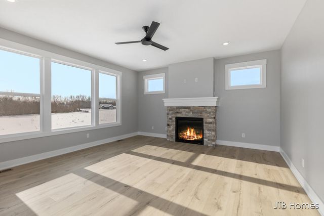 8318 Kettle Hill Court SE, Alto, MI 49302