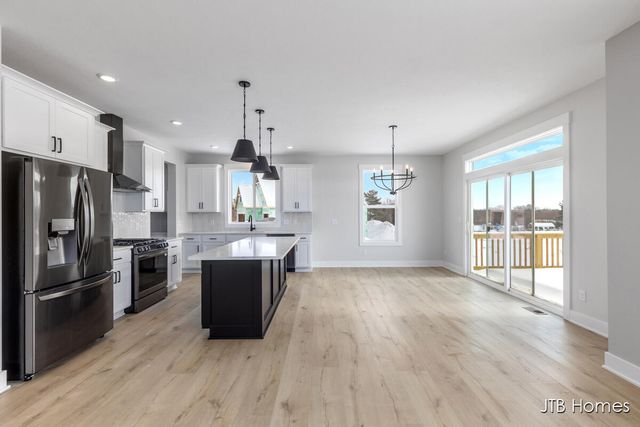 8318 Kettle Hill Court SE, Alto, MI 49302