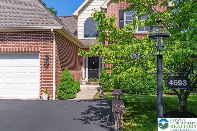4693 Pinehurst Circle, Upper Saucon Twp, PA 18034