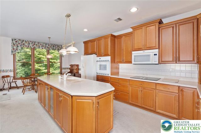 4693 Pinehurst Circle, Upper Saucon Twp, PA 18034