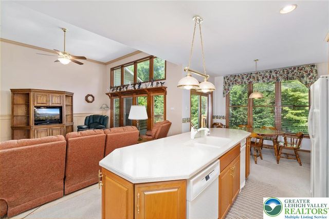 4693 Pinehurst Circle, Upper Saucon Twp, PA 18034