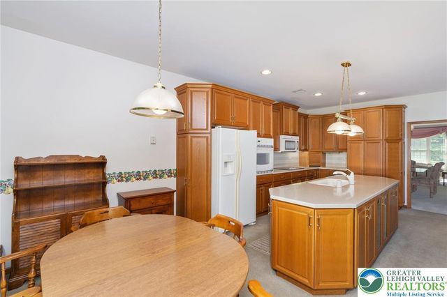 4693 Pinehurst Circle, Upper Saucon Twp, PA 18034