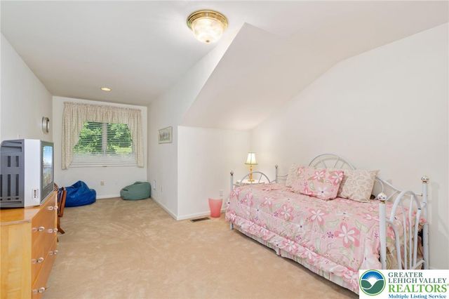 4693 Pinehurst Circle, Upper Saucon Twp, PA 18034