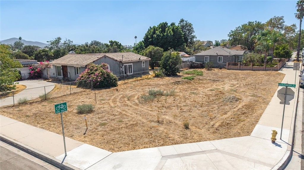 9860 Oleander, Fontana, CA 92335 — exterior