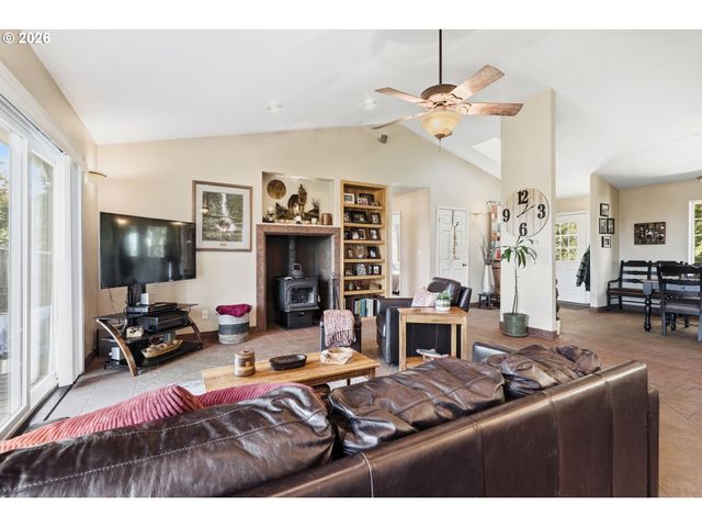 1110 REUBEN BOISE Rd, Dallas, OR 97338