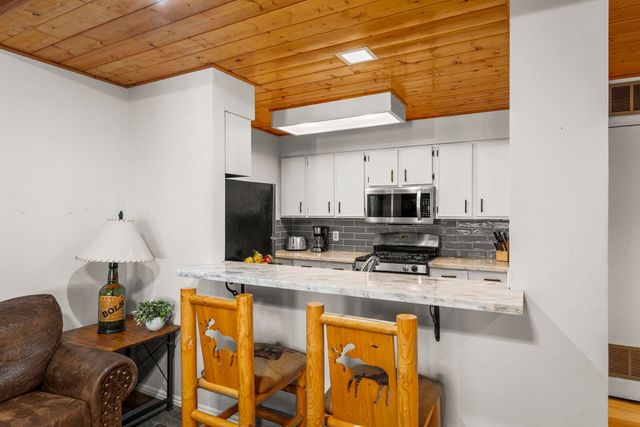 2755 N Lake Blvd Ste 104, Tahoe City, CA 96145