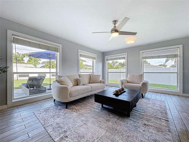7960 2ND STREET N, St Petersburg, FL 33702
