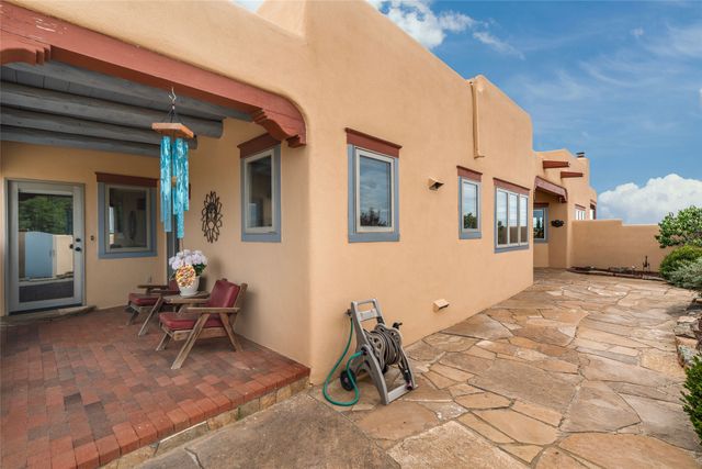 23 Descanso Road, Santa Fe, NM 87508