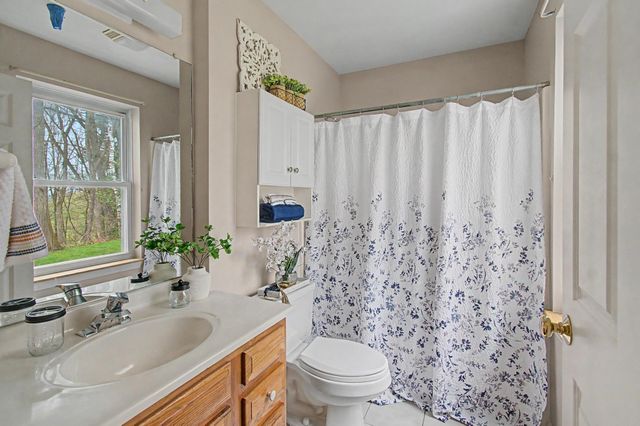 305 Lime Kiln Rd Apt 100, South Burlington, VT 05403