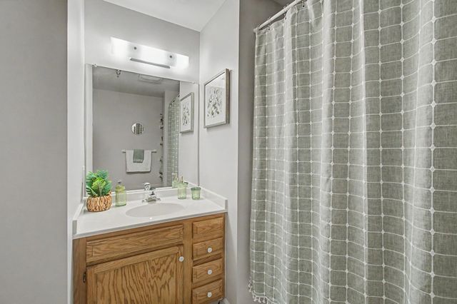 305 Lime Kiln Rd Apt 100, South Burlington, VT 05403