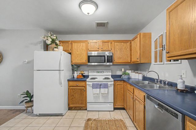 305 Lime Kiln Rd Apt 100, South Burlington, VT 05403