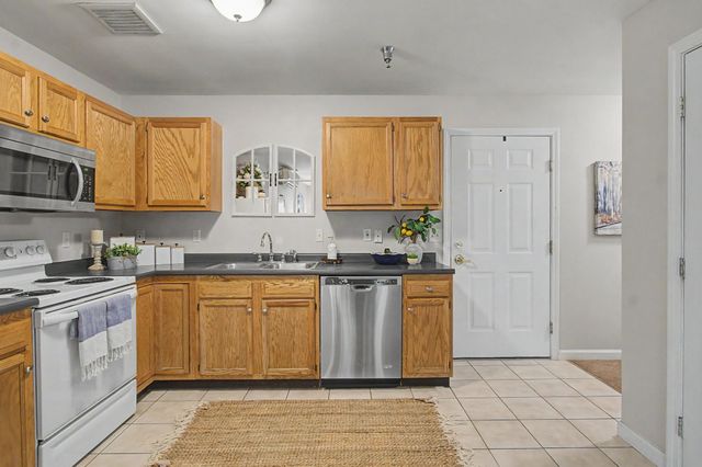 305 Lime Kiln Rd Apt 100, South Burlington, VT 05403