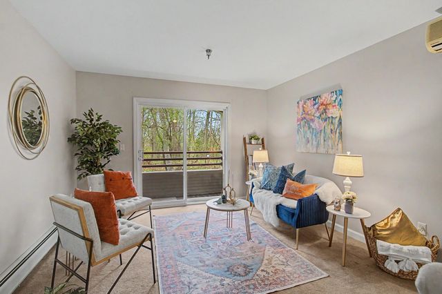 305 Lime Kiln Rd Apt 100, South Burlington, VT 05403