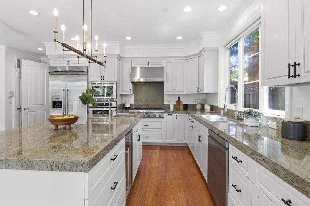 Image 20 of property listing at 568 Irven Court, Palo Alto, CA 94306
